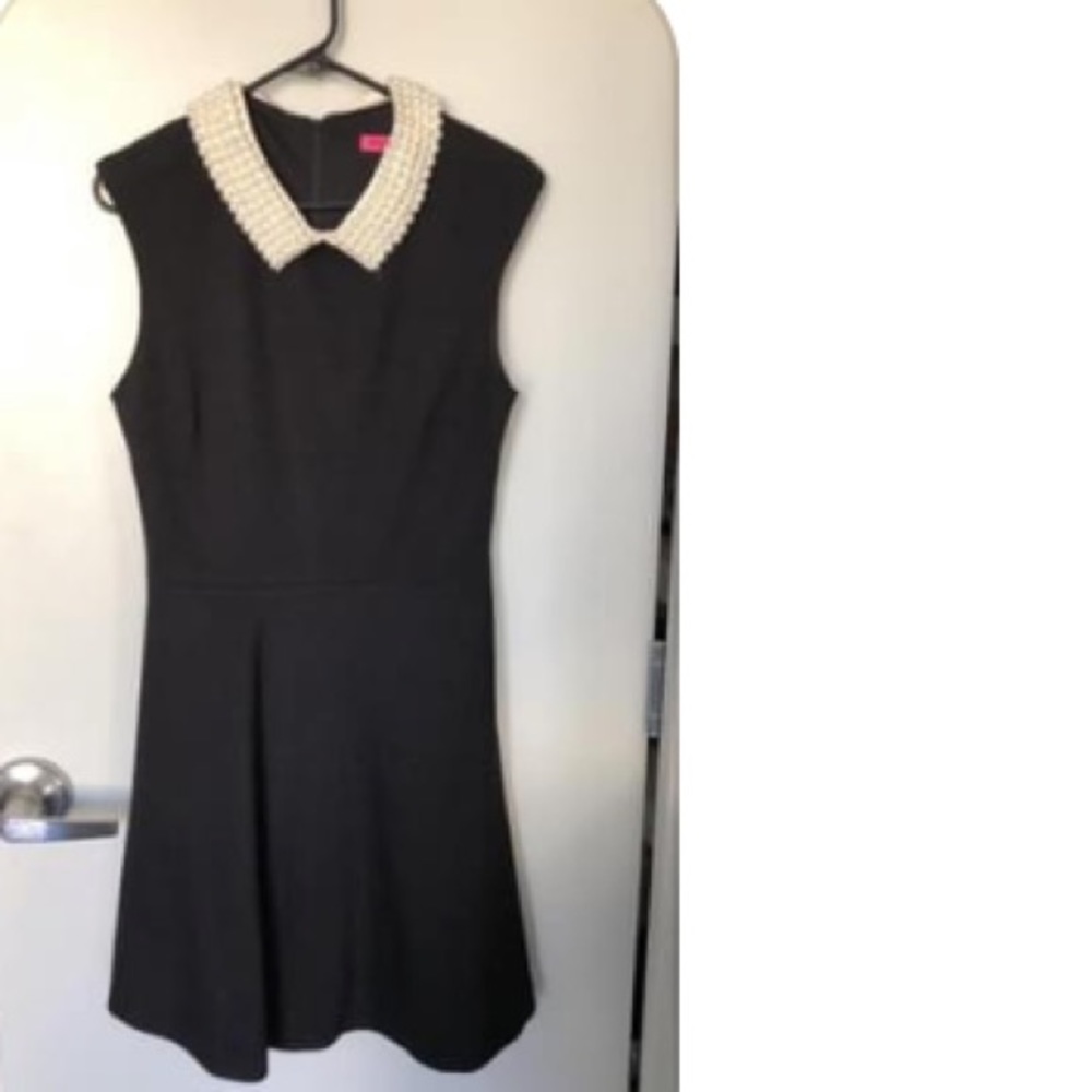 Pearl neckline collar dress